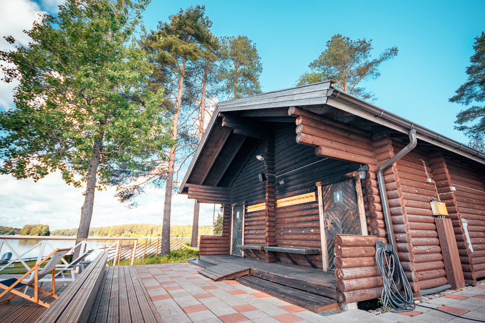 Log-built lakeside sauna at Kunnonpaikka with a terrace facing Lake Kallavesi